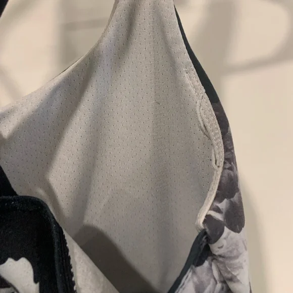 GAP Floral Sports Bra Size M - Picture 8 of 8